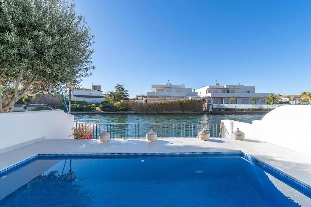 2027 Casa De Pescador Con 3 Habitaciones, Piscina Y Amarre By Homeselectspain Empuriabrava Nyaraló