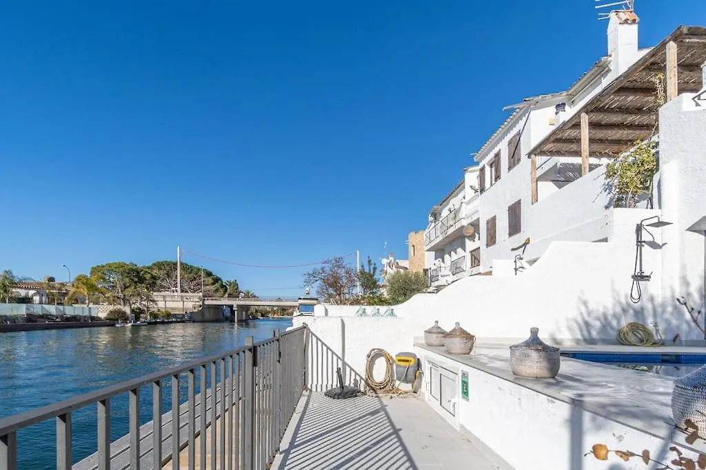 Tatil Evi 2027 Casa De Pescador Con 3 Habitaciones, Piscina Y Amarre By Homeselectspain Empuriabrava