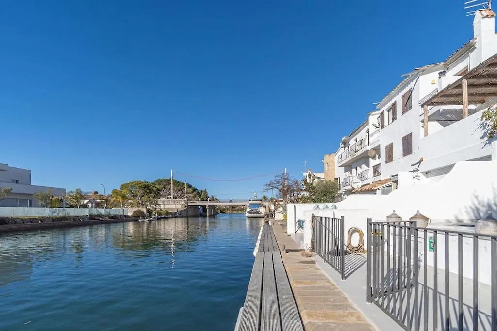 Tatil Evi 2027 Casa De Pescador Con 3 Habitaciones, Piscina Y Amarre By Homeselectspain Empuriabrava
